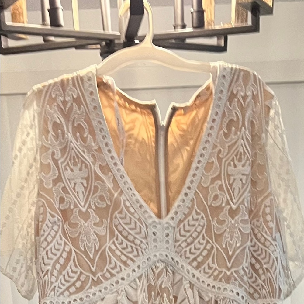white dress tag with size cut out of it but I am a size 18/20 and fits perfect